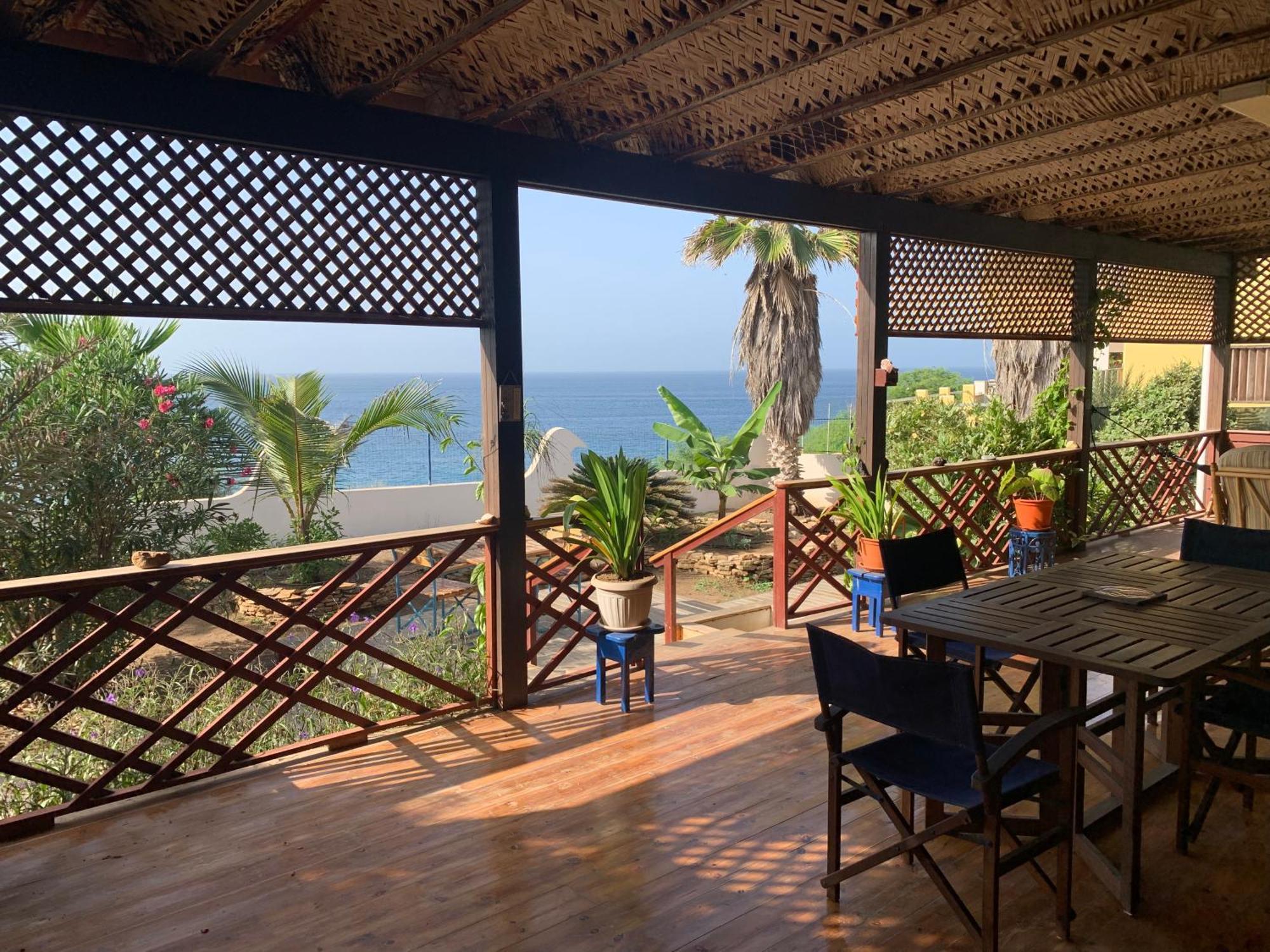 Tropikal House Facing Ocean *