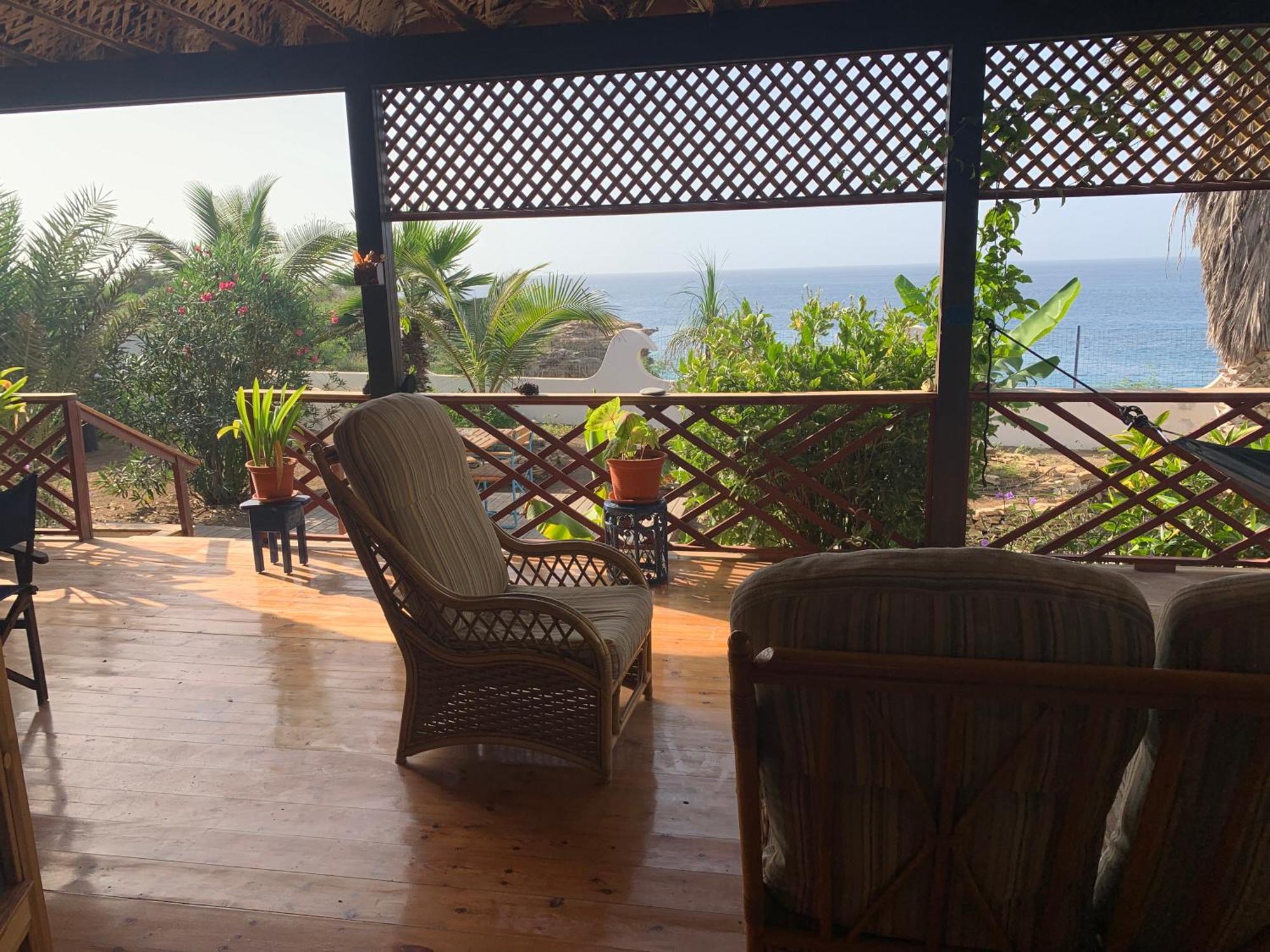 Tropikal House Facing Ocean *